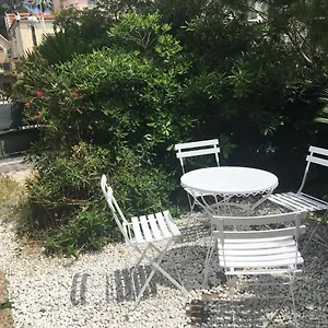Apartment Cozy House With Parking And Garden, Nizza
